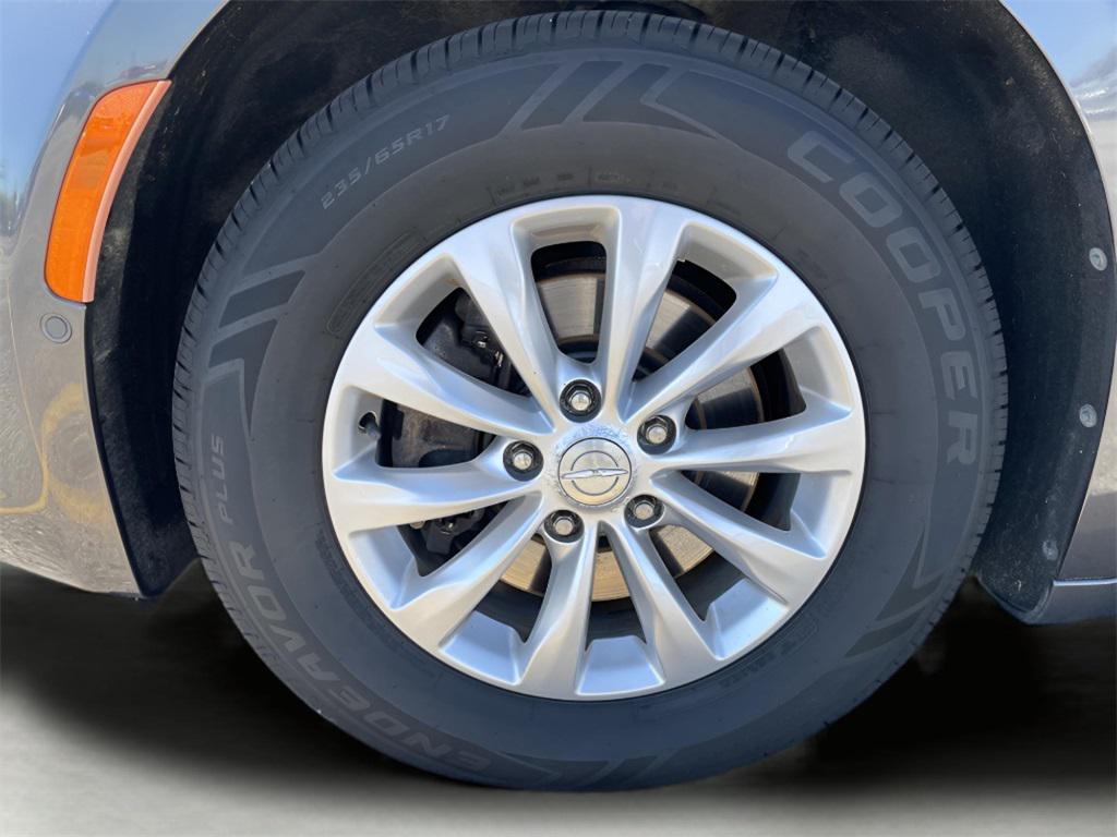 used 2018 Chrysler Pacifica car, priced at $13,967