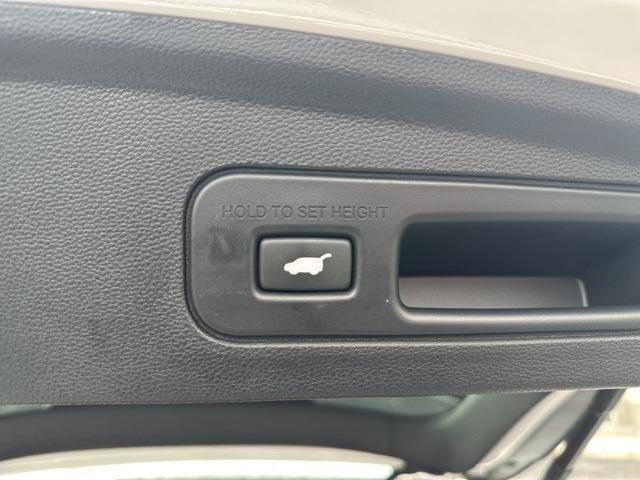 used 2025 Acura MDX car, priced at $61,995