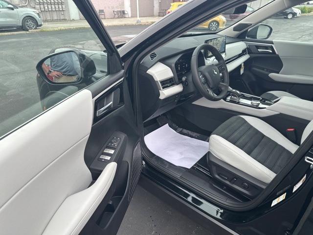 new 2025 Mitsubishi Outlander car, priced at $40,550