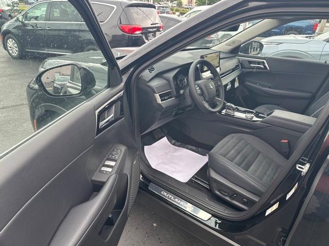 new 2025 Mitsubishi Outlander car, priced at $37,260