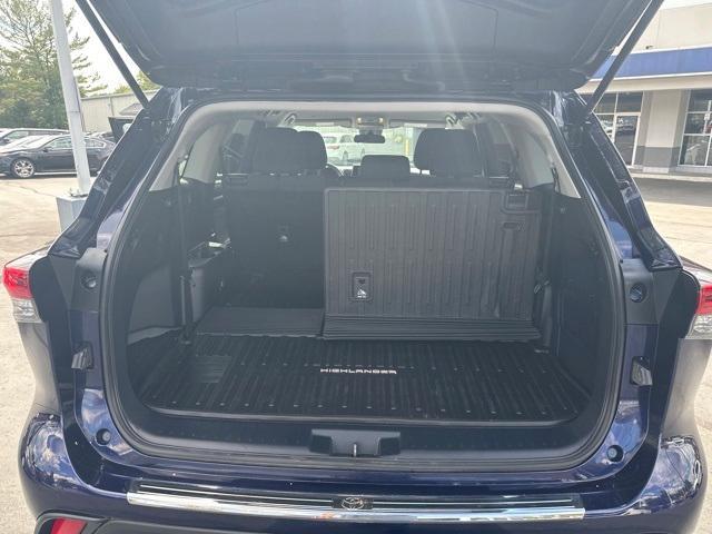 used 2020 Toyota Highlander car, priced at $25,595