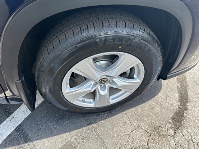used 2020 Toyota Highlander car, priced at $25,595