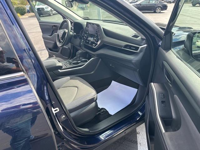 used 2020 Toyota Highlander car, priced at $25,595