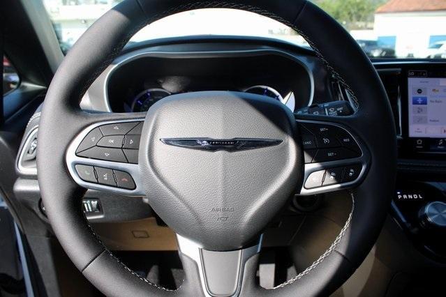 new 2025 Chrysler Pacifica Hybrid car, priced at $33,601