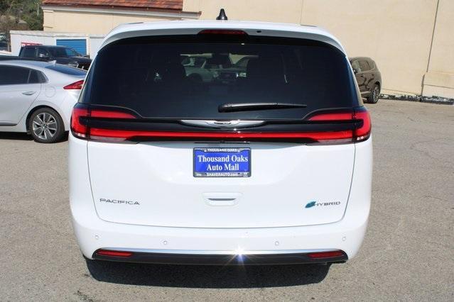 new 2025 Chrysler Pacifica Hybrid car, priced at $33,601