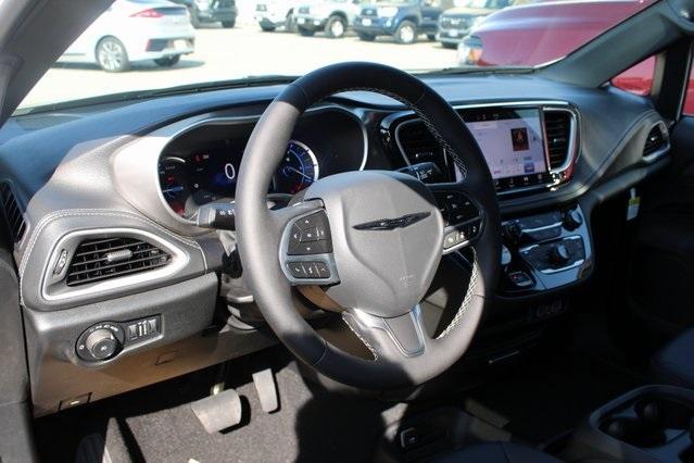 new 2025 Chrysler Pacifica Hybrid car, priced at $33,601