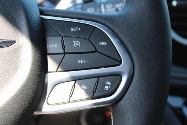 new 2025 Chrysler Pacifica Hybrid car, priced at $33,601