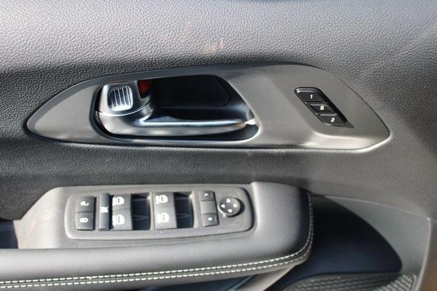 new 2025 Chrysler Pacifica Hybrid car, priced at $33,601