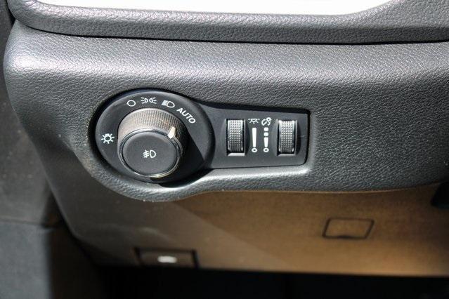 new 2025 Chrysler Pacifica Hybrid car, priced at $33,601