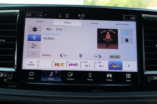 new 2025 Chrysler Pacifica Hybrid car, priced at $33,601