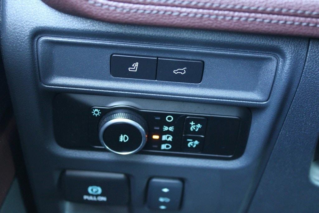 used 2024 Ford Expedition car, priced at $50,990
