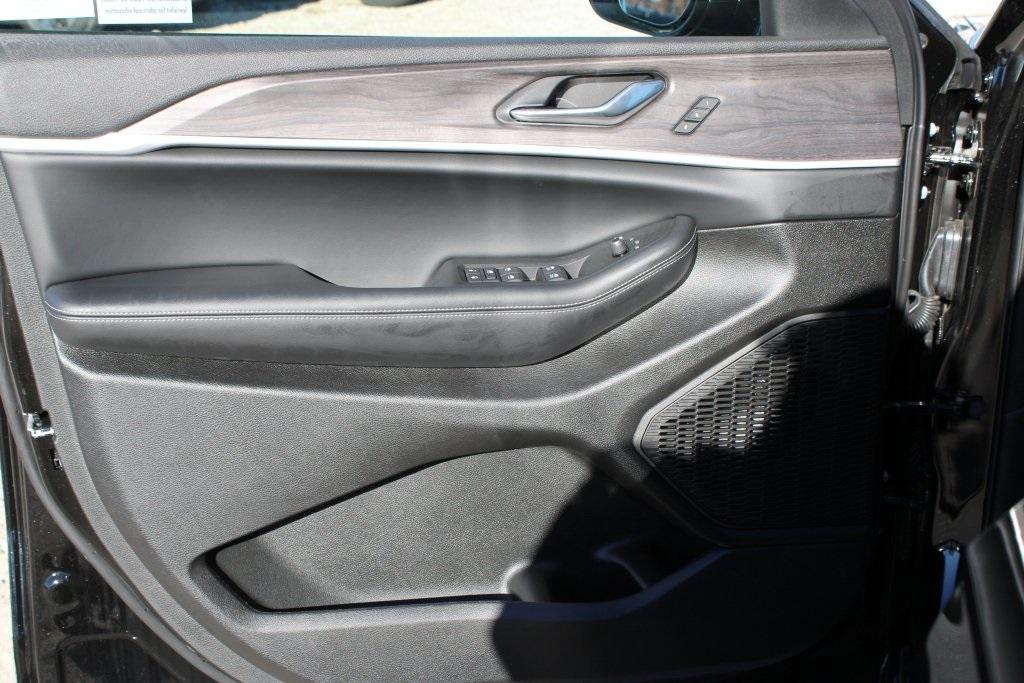 new 2025 Jeep Grand Cherokee L car, priced at $40,720