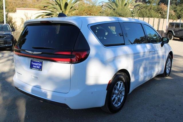 new 2025 Chrysler Pacifica car, priced at $39,425