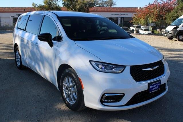 new 2025 Chrysler Pacifica car, priced at $39,425