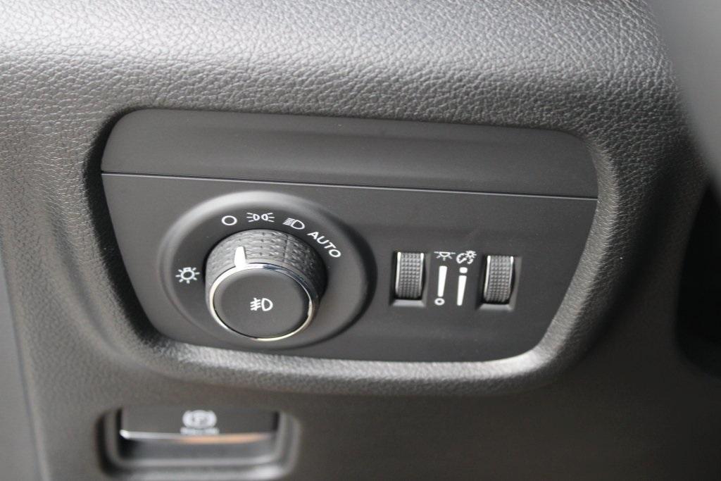 new 2025 Jeep Grand Cherokee car, priced at $47,890