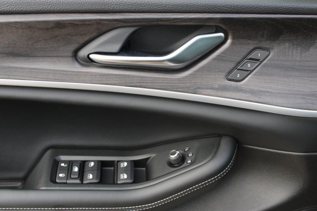 new 2025 Jeep Grand Cherokee car, priced at $47,890