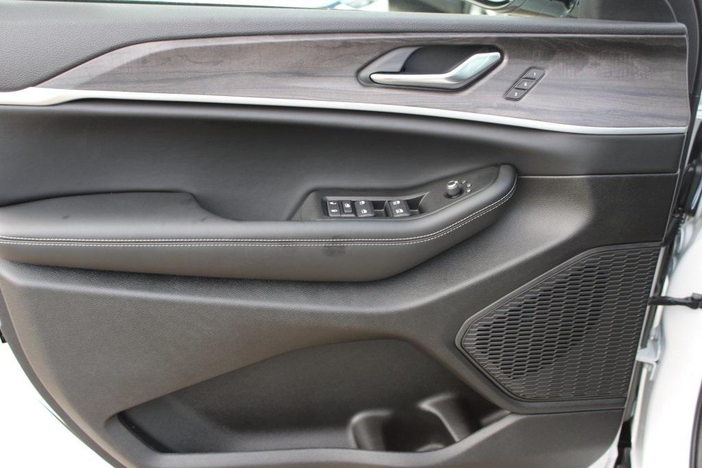 new 2025 Jeep Grand Cherokee car, priced at $47,890