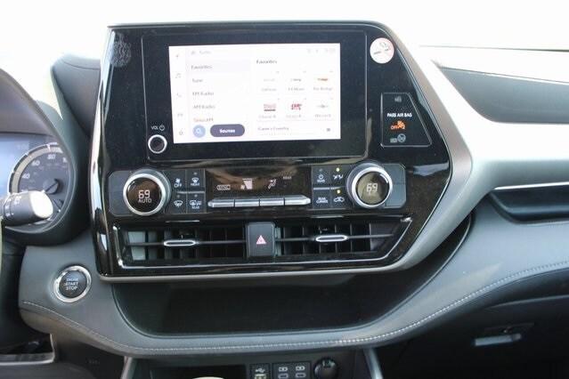 used 2023 Toyota Highlander car, priced at $31,990