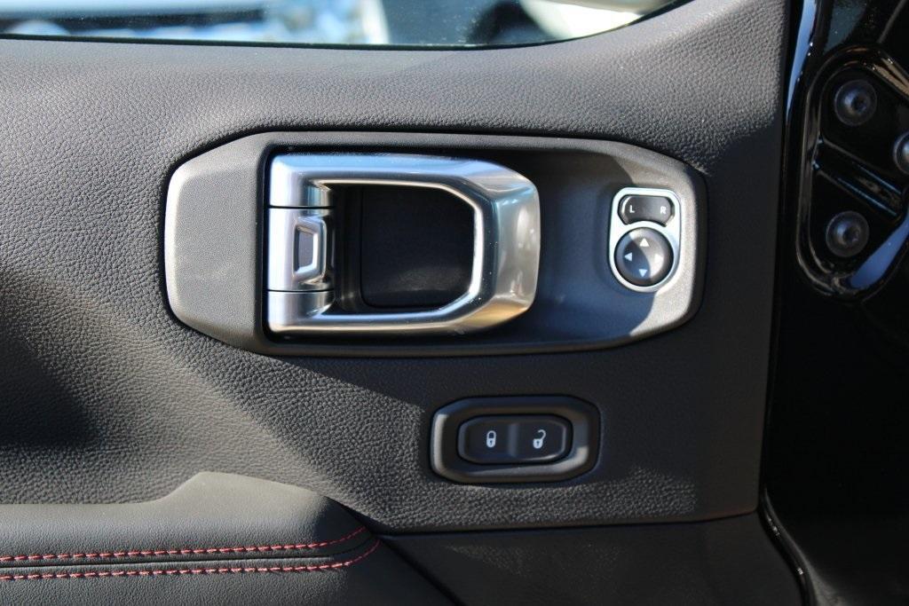 new 2025 Jeep Wrangler car, priced at $60,760