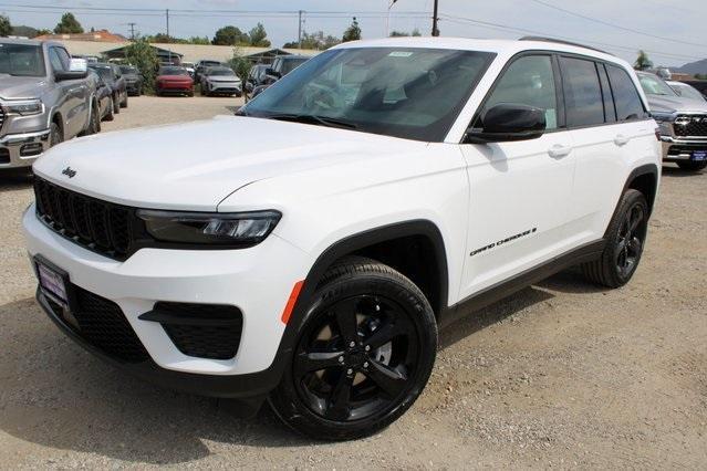 new 2025 Jeep Grand Cherokee car, priced at $43,280