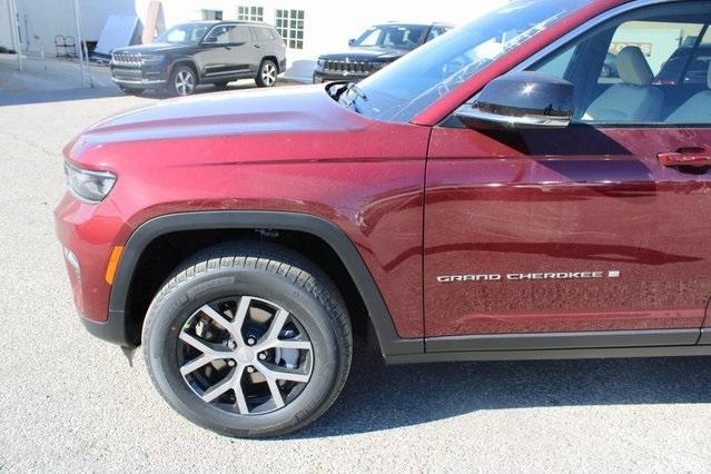 new 2025 Jeep Grand Cherokee car, priced at $42,310