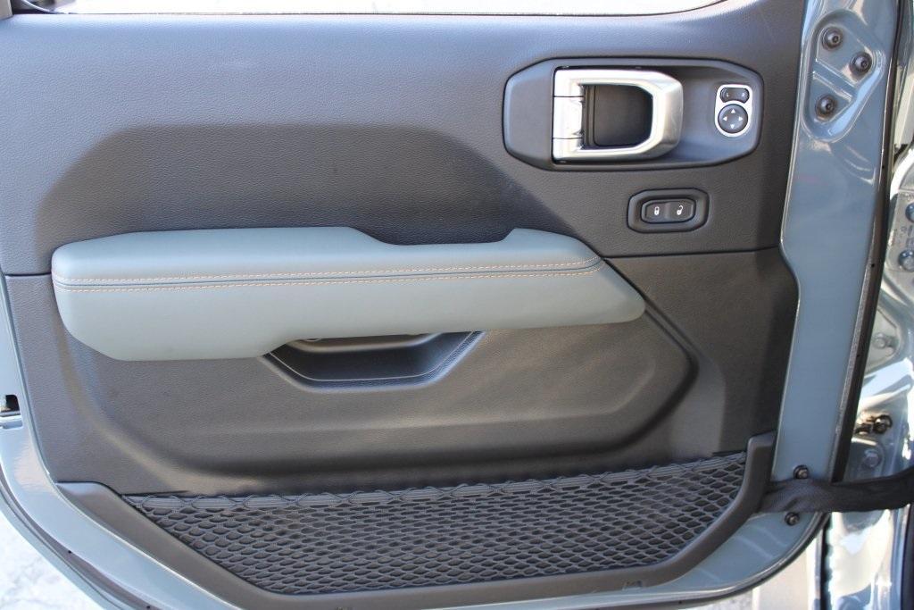 new 2025 Jeep Gladiator car, priced at $54,040