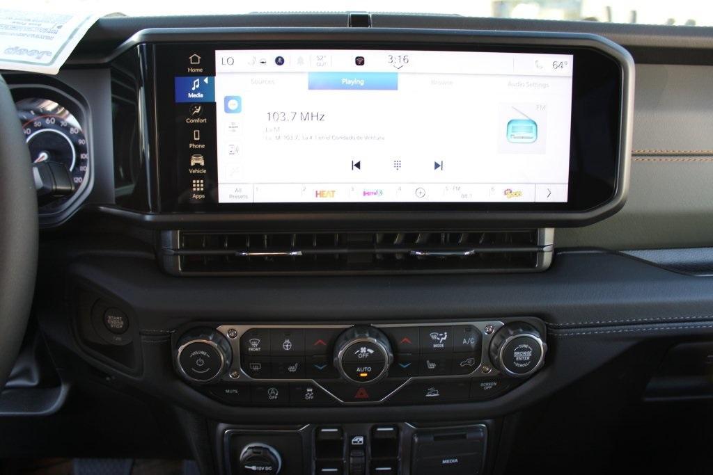 new 2025 Jeep Gladiator car, priced at $54,040