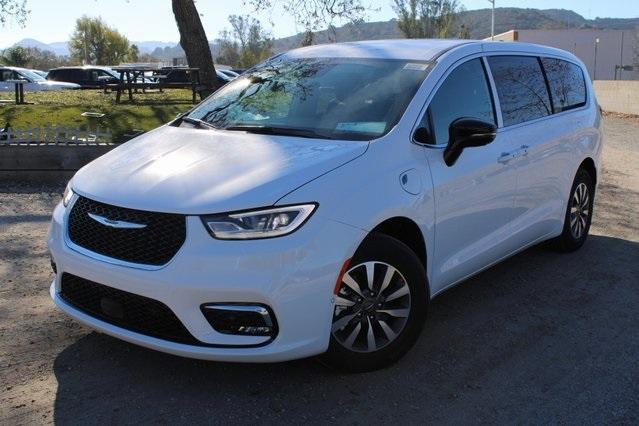 new 2025 Chrysler Pacifica Hybrid car, priced at $39,530