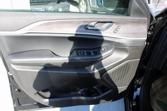new 2025 Jeep Grand Cherokee car, priced at $40,396