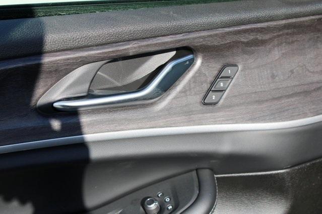 new 2025 Jeep Grand Cherokee car, priced at $40,396