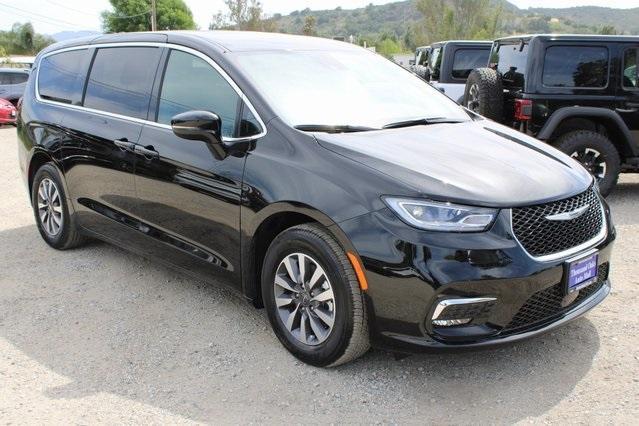 new 2025 Chrysler Pacifica Hybrid car, priced at $37,101