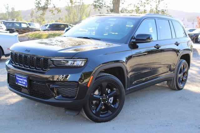 new 2025 Jeep Grand Cherokee car, priced at $36,675