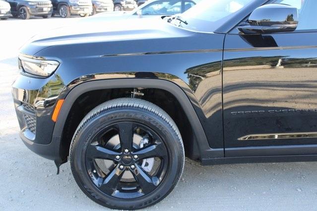 new 2025 Jeep Grand Cherokee car, priced at $36,675