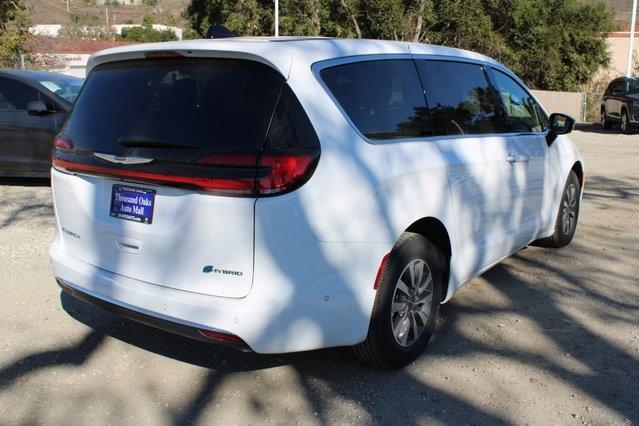 new 2025 Chrysler Pacifica Hybrid car, priced at $37,030