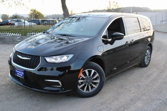 new 2025 Chrysler Pacifica Hybrid car, priced at $36,530