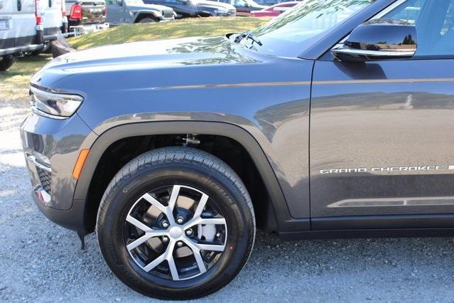 new 2025 Jeep Grand Cherokee car, priced at $42,010