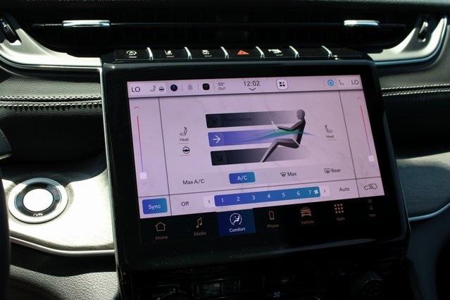 new 2025 Jeep Grand Cherokee car, priced at $41,896