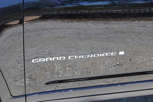 new 2025 Jeep Grand Cherokee car, priced at $41,896