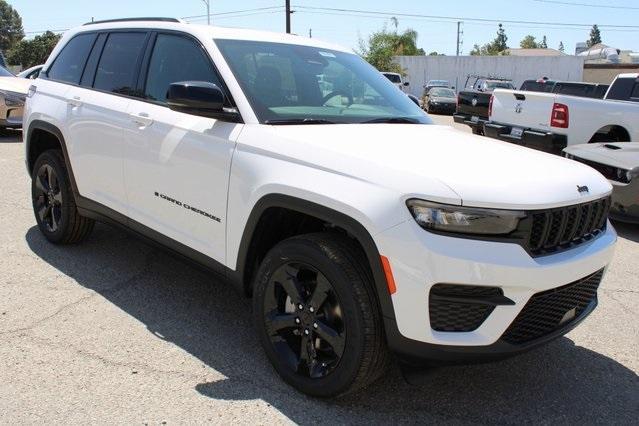 new 2025 Jeep Grand Cherokee car, priced at $40,260