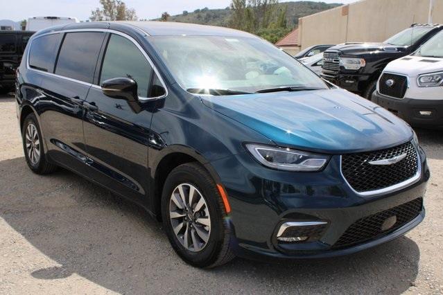 new 2025 Chrysler Pacifica Hybrid car, priced at $37,596