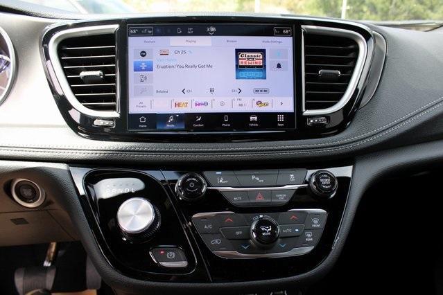 new 2025 Chrysler Pacifica Hybrid car, priced at $37,596