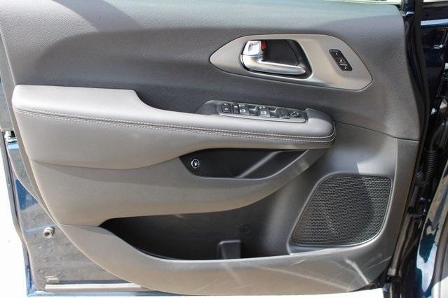 new 2025 Chrysler Pacifica Hybrid car, priced at $37,596