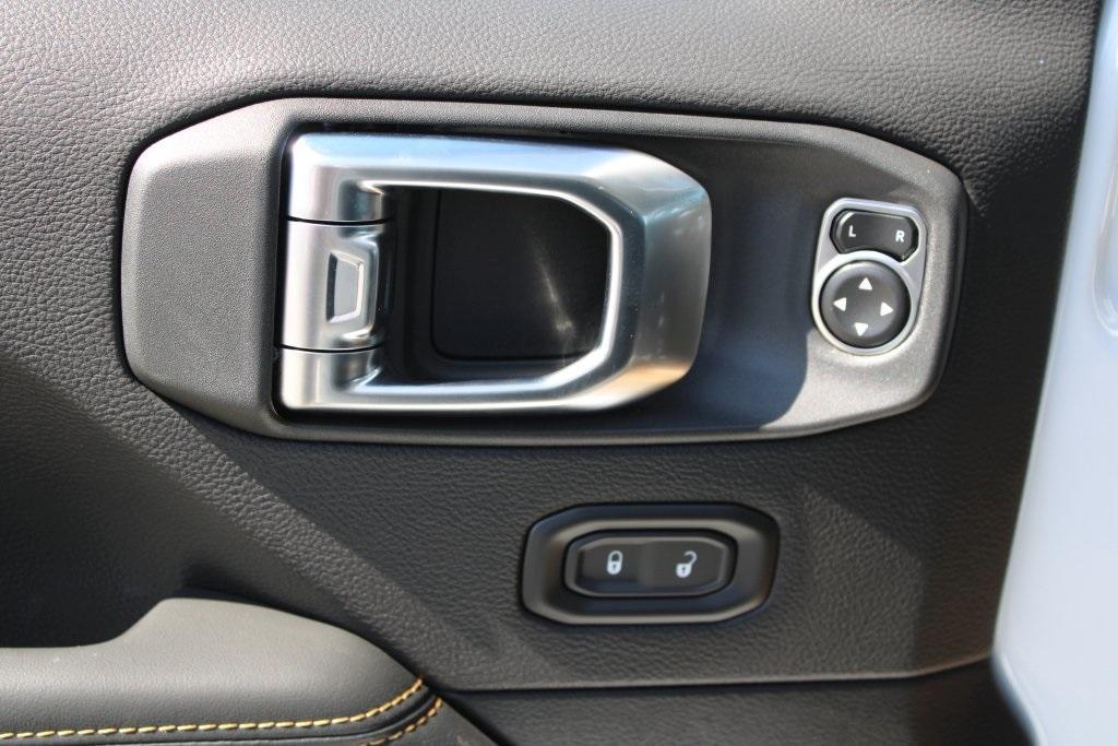 new 2025 Jeep Gladiator car, priced at $45,605