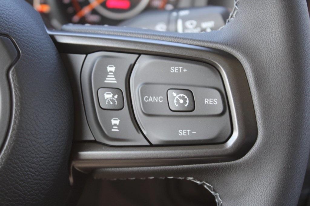 new 2025 Jeep Gladiator car, priced at $45,605