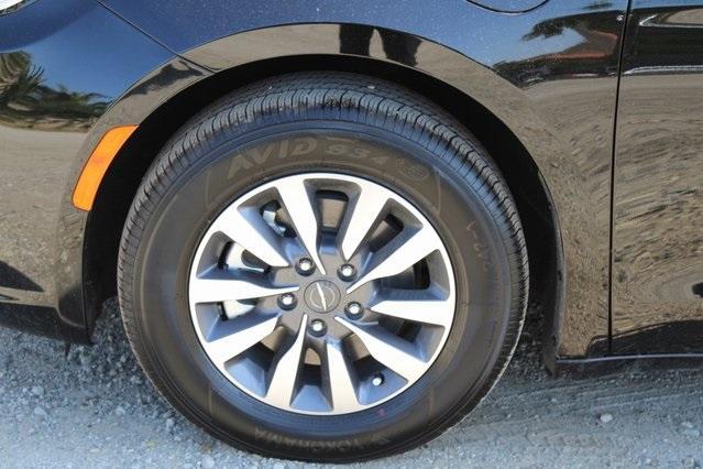 new 2025 Chrysler Pacifica Hybrid car, priced at $36,101