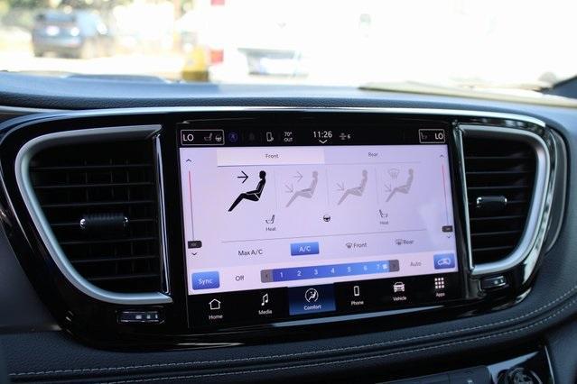 new 2025 Chrysler Pacifica Hybrid car, priced at $36,101