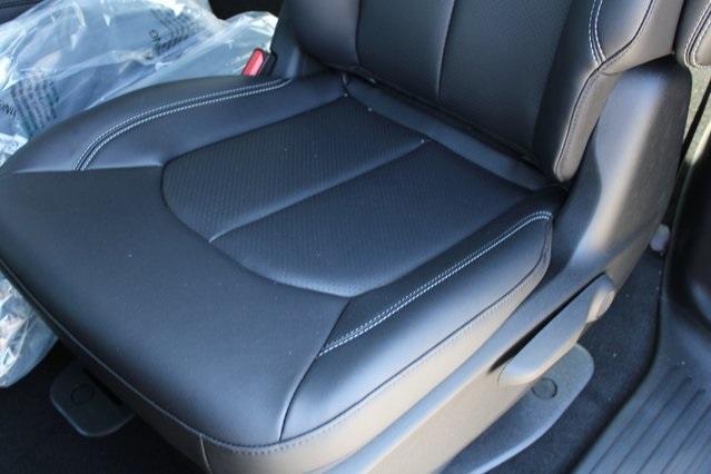 new 2025 Chrysler Pacifica Hybrid car, priced at $36,101