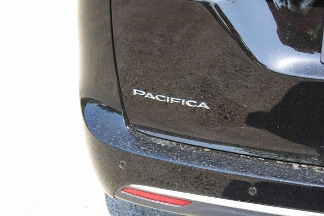 new 2025 Chrysler Pacifica Hybrid car, priced at $36,101