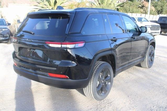 new 2025 Jeep Grand Cherokee car, priced at $39,675