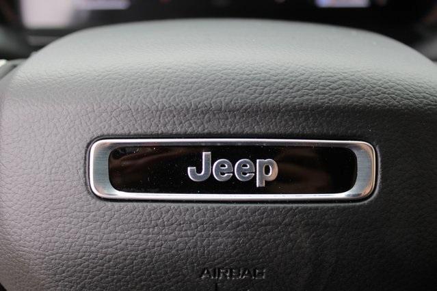 new 2025 Jeep Grand Cherokee car, priced at $40,375